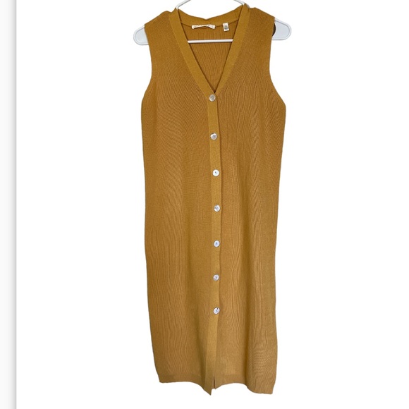 Cyrus | Sweaters | Cyrus Sleeveless 